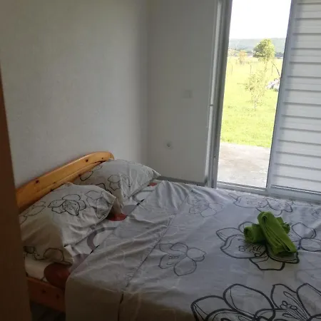 Ajsa Apartment *